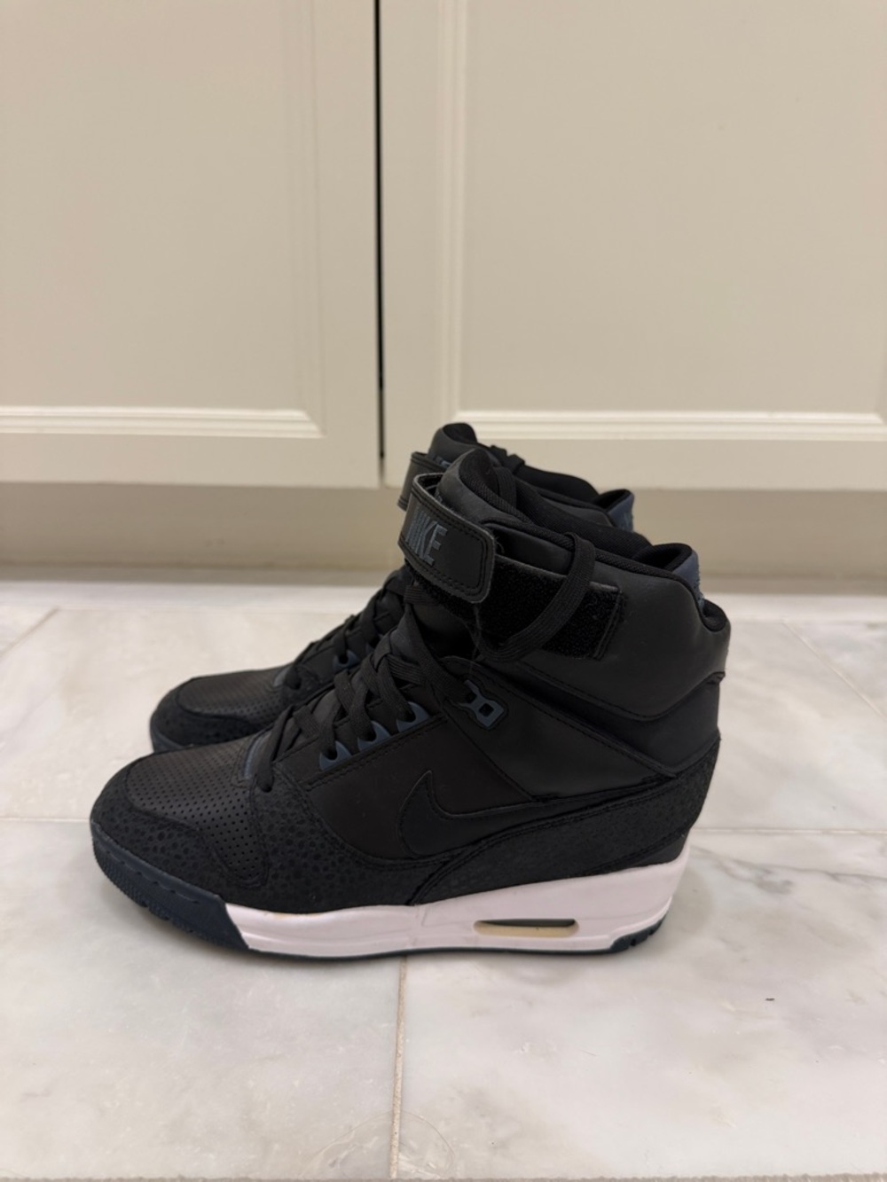 Nike Women's Black High-Top Sneakers with White Midsole